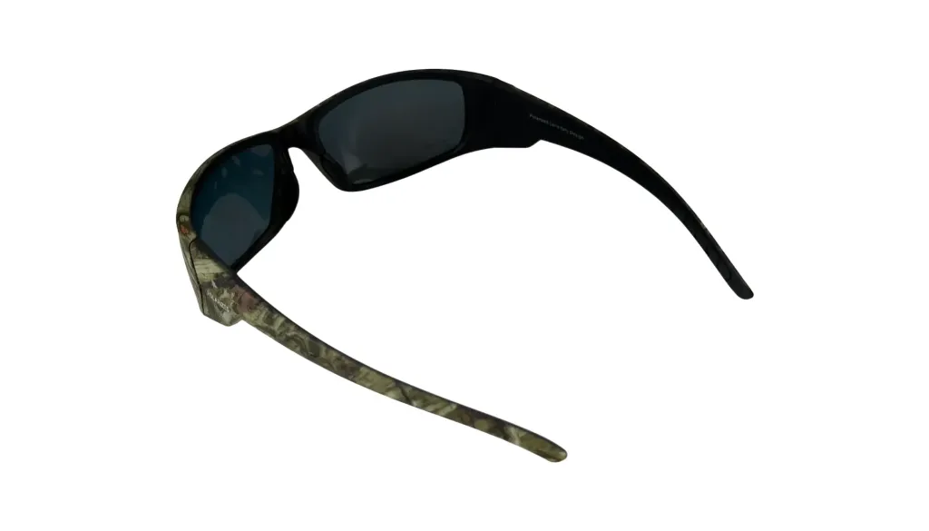 SGL.2FI9 Camo frame. Red revo polarized lens. Size 62x17x124....webp